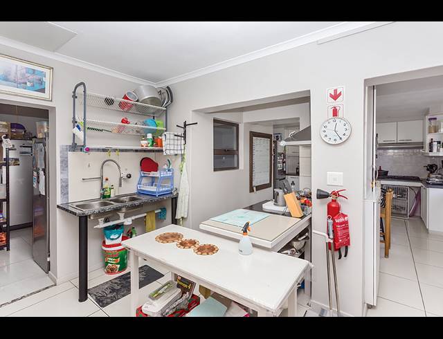 8 BEDROOM FREESTANDING FOR SALE IN MELKBOSSTRAND CENTRAL